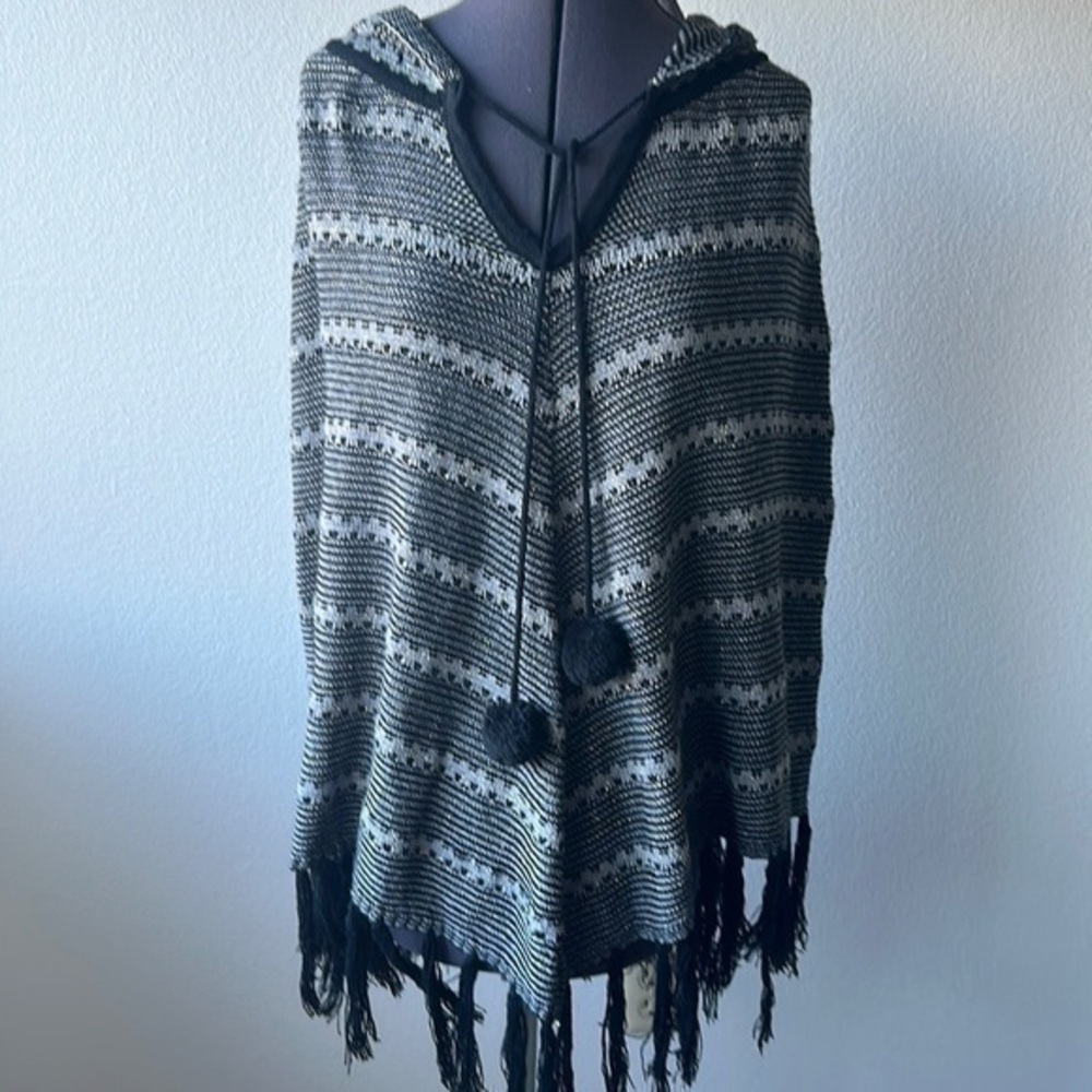 BCBGMaxazria shawl sweater size Small Medium black gray bohemian
